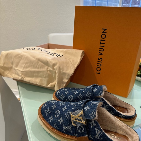 Men’s Authentic LV Mules/slip on size 8. A rare find. - Picture 5 of 8